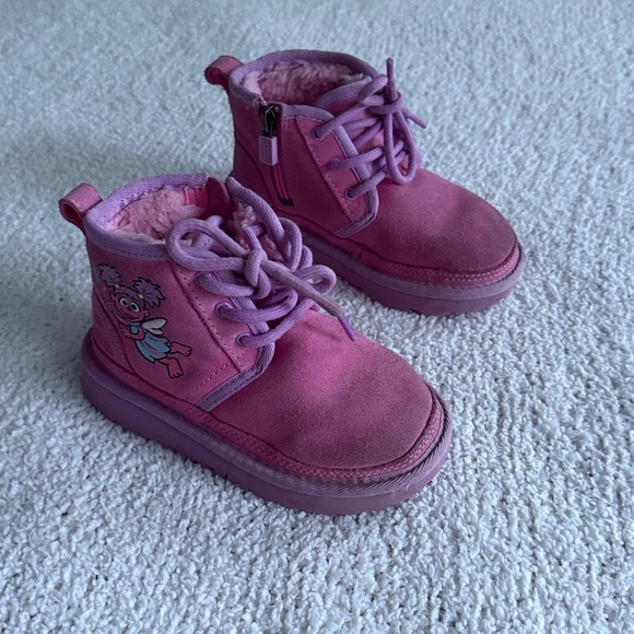Ugg X Sesame Street Abby Neumel  Pink Toddler Girl Boots with Cartoon Design 10T - Picture 8 of 14